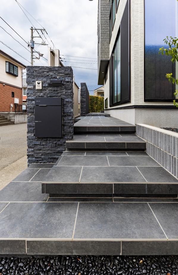 玄関周りのタイル