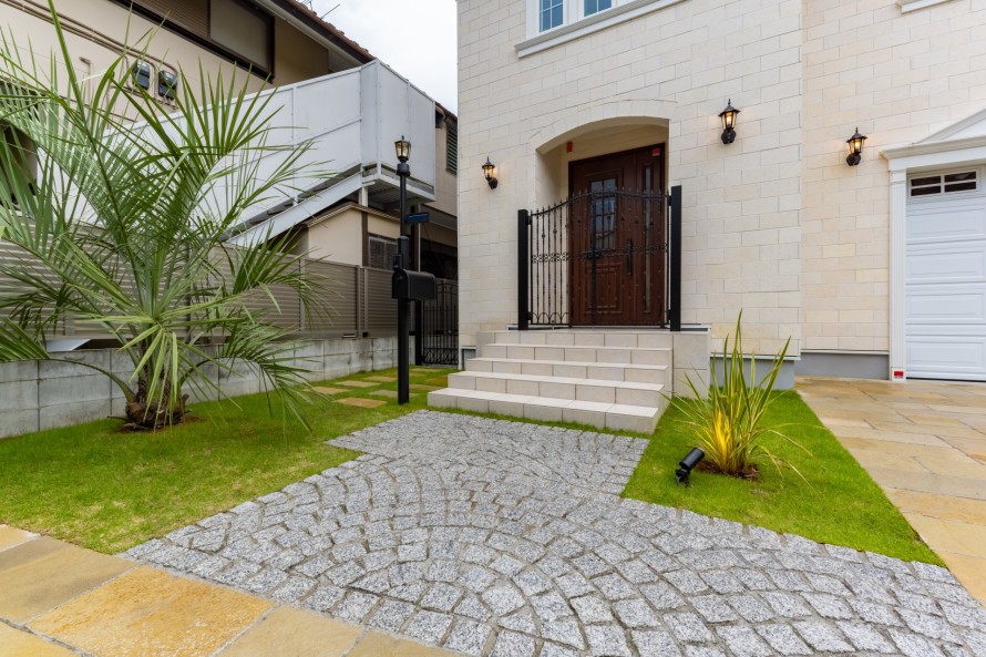 地中海スタイルの新築エクステリア