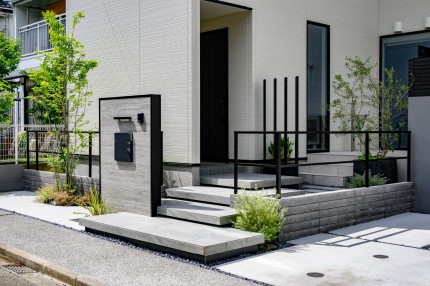 タイル貼りのフロート階段2