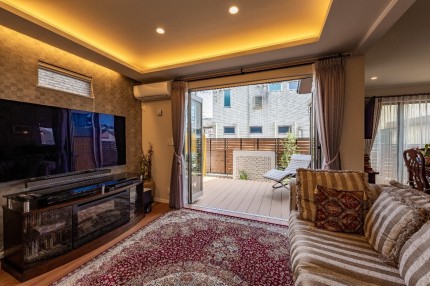 リビングからみたウッドデッキ