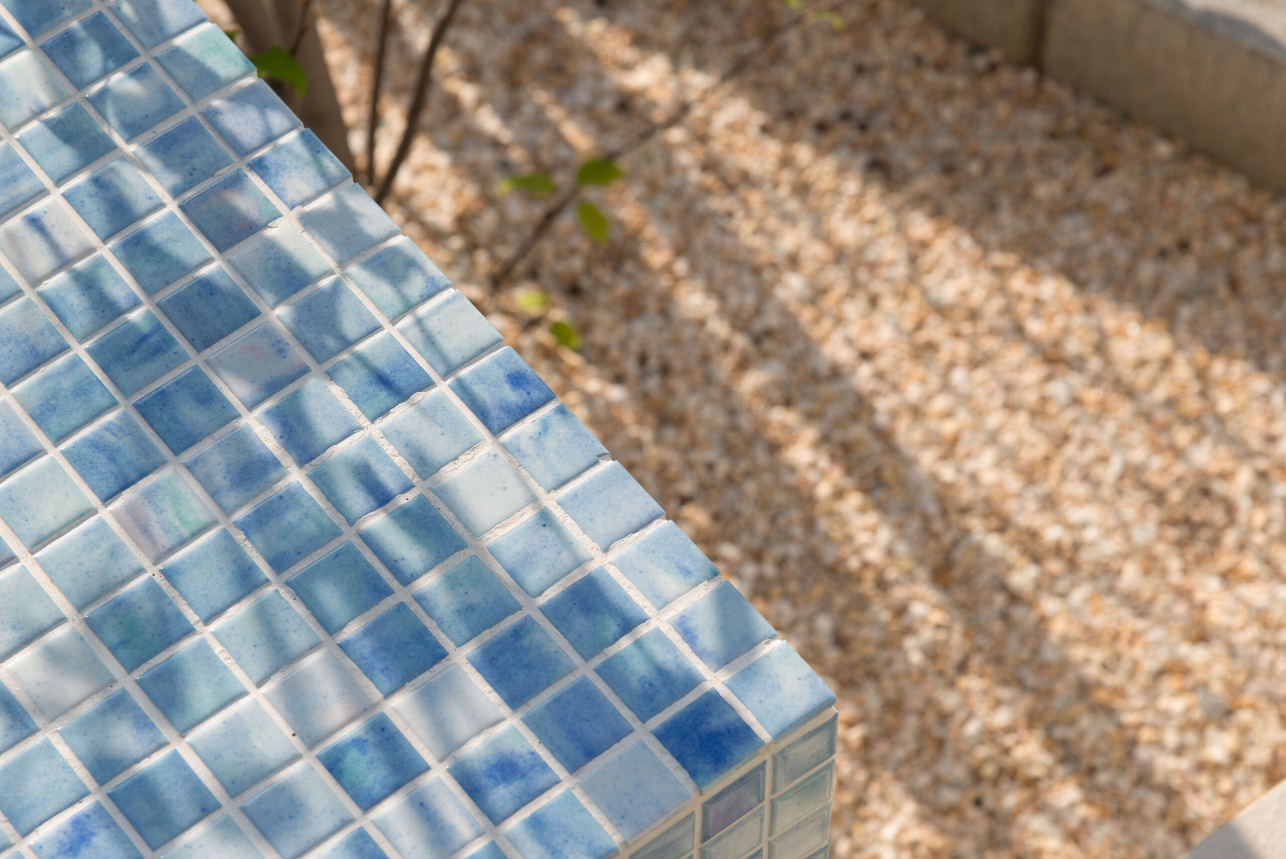 リガーデン×モザイクタイルが美しいテラス