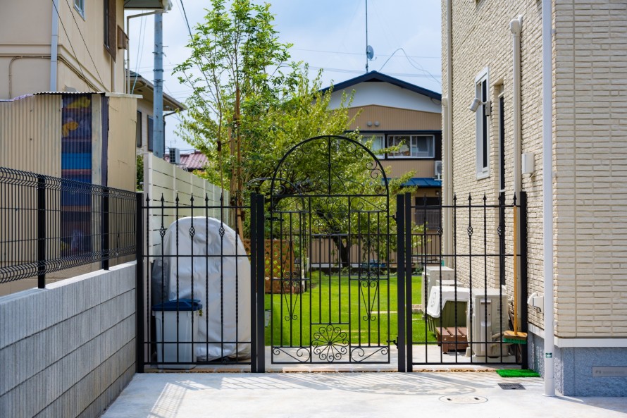 門扉と柵