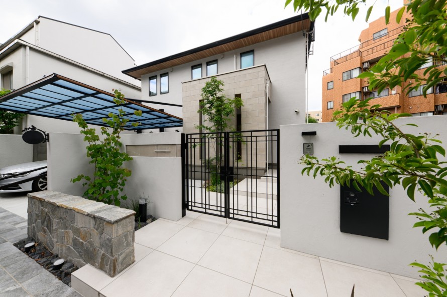 東京都世田谷区 白を基調とした品のあるデザイン外構