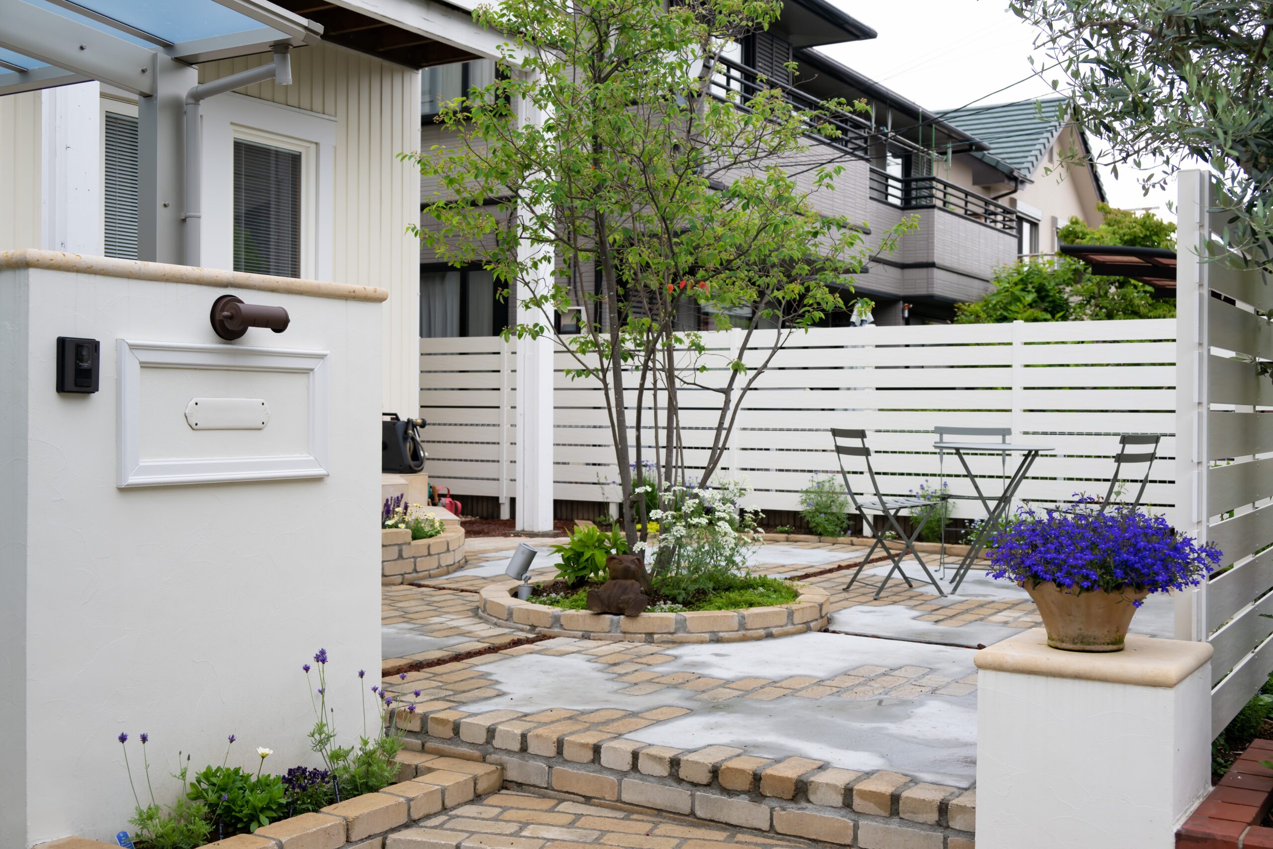 ガーデニングと紅茶を楽しむお庭