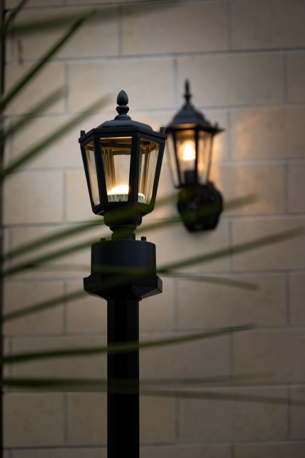 建物外壁に使用されている照明