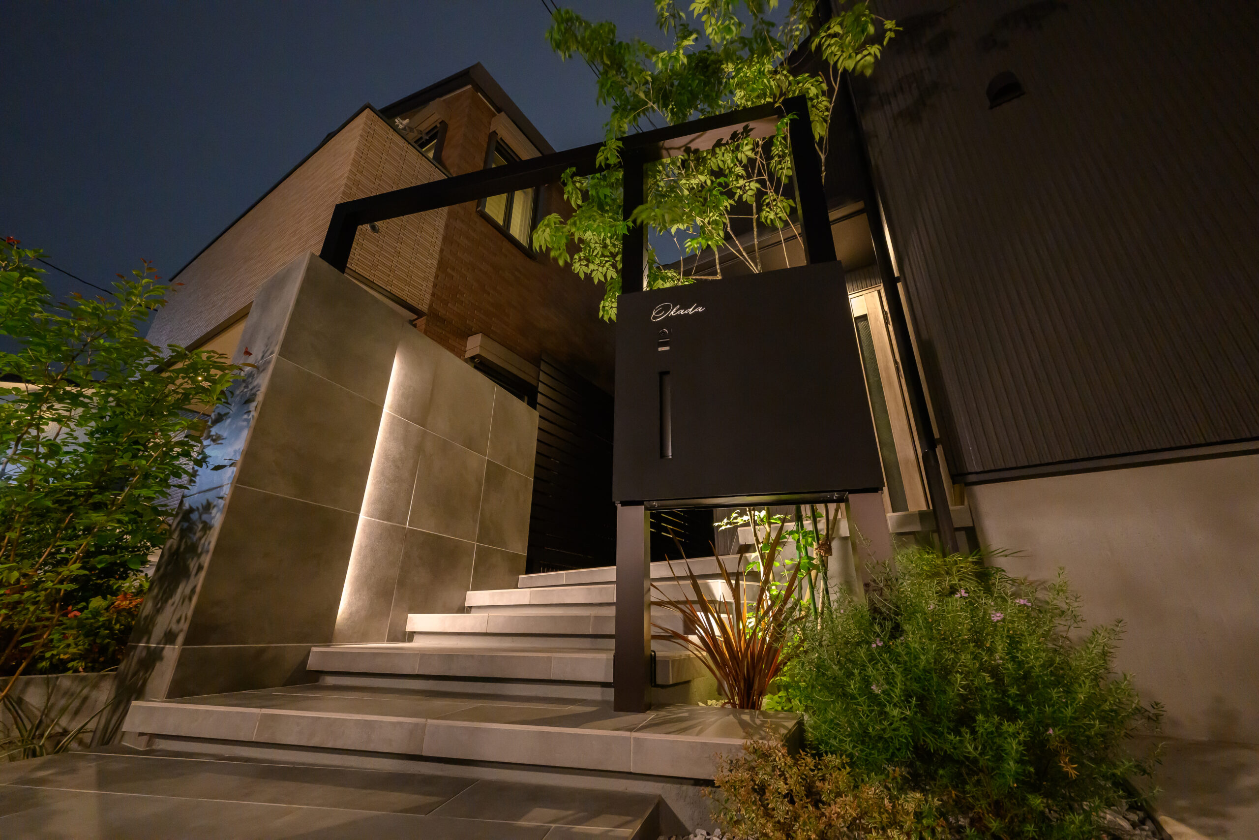 高級感とプライバシーを両立させたモダンデザイン