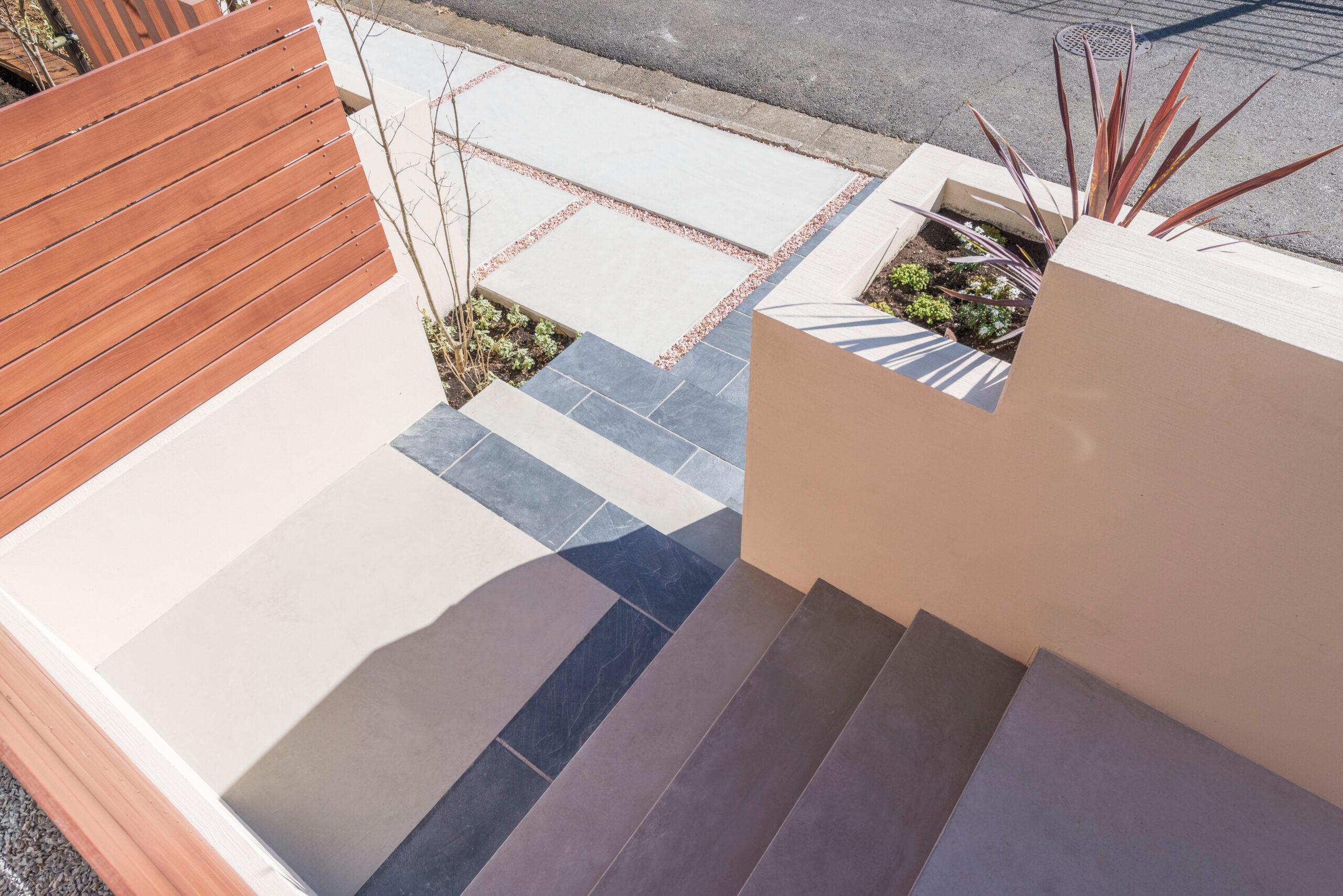 ゆったりとした階段のあるモダンエクステリア